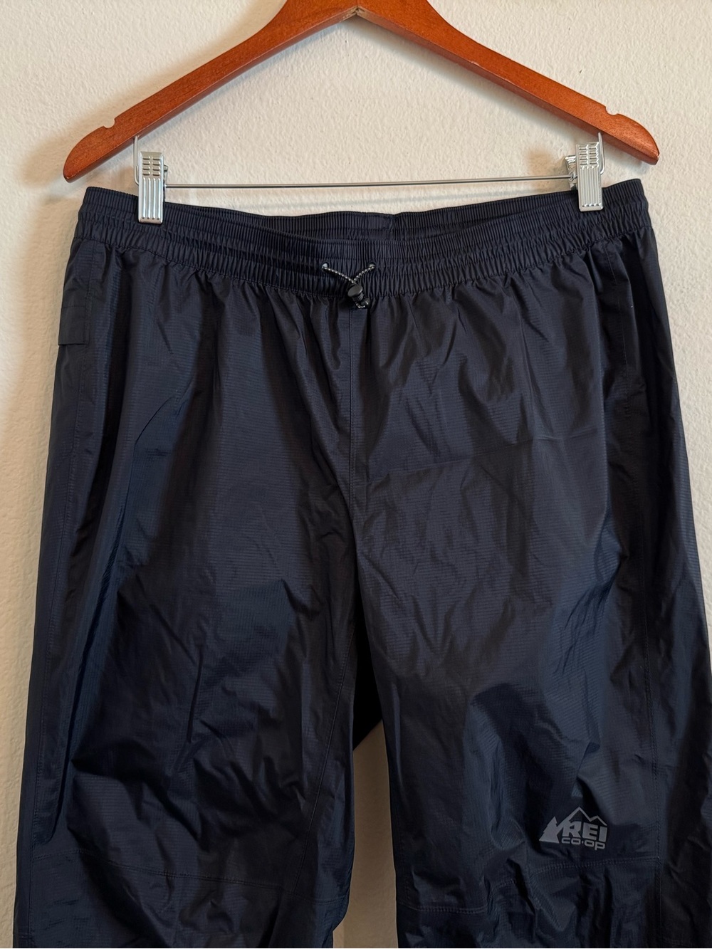 REI Co-Op Women Black Rain Track Pants Size Medium Short Pants - Picture 3 of 14